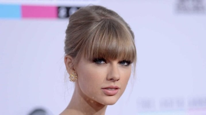 Taylor Swift ushinjwa kwitambika mu rukundo rwa Bieber na Gomez.