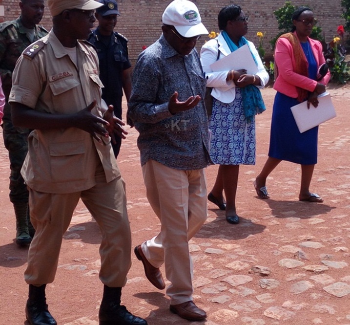 Ba Depite Iphigenie Mukandera, Chantal Kabasinga na Francois Byabarumwanzi bagendereye Gereza ya Karubanda.