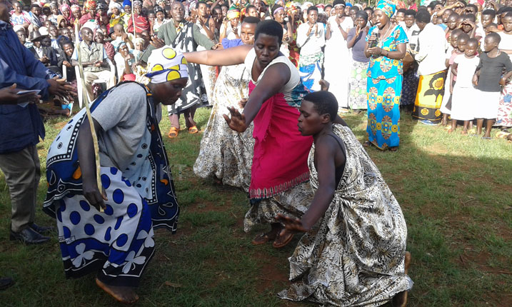 Babonye umwanya wo gucinya akadiho bishimira ibyo bamaze kugeraho.