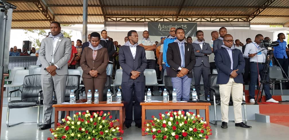 Bafashe umunota wo kuzirikana abazize Jenoside