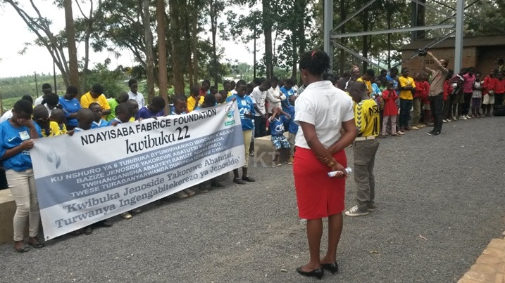 Bafashe umunota wo kwibuka.