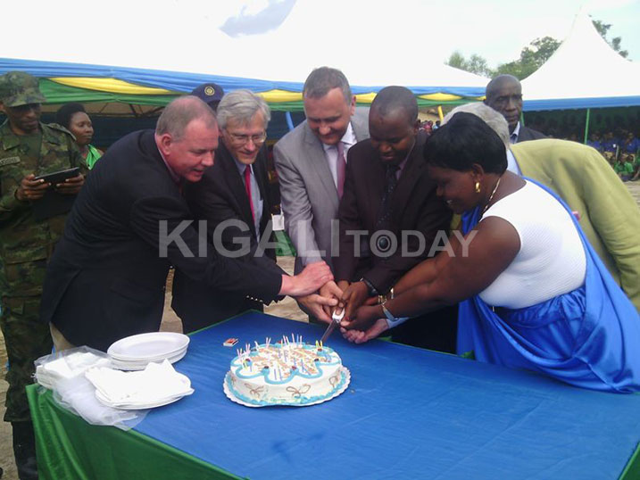 Bakase gato bizihiza isabukuru y'imyaka 45 y'umubano hagati y'Akarere ka Kamonyi na Komini ya Wolwe St Pierre.