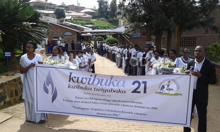 Aha bari mu rugendo rwo kwibuka abatutsi biciwe mu Bitaro bya Kibogora.