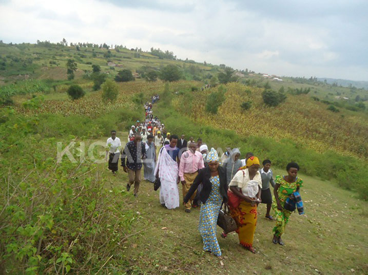 Bakoze urugendo rw'amasaha 2 bazamuka umusozi abatutsi babanje kurwaniraho n'interahamwe.