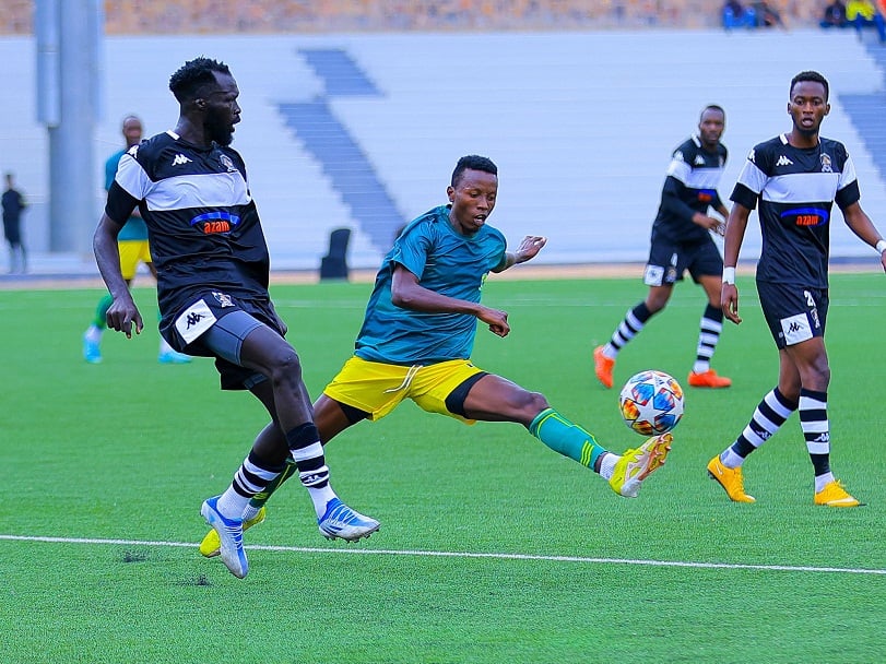 Shaiboub Eldin witwaye neza cyane agerageza gutanga umupira