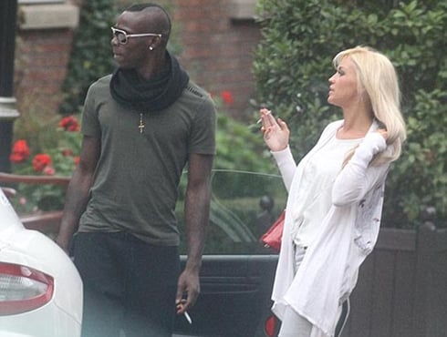 Balotelli anywa itabi.