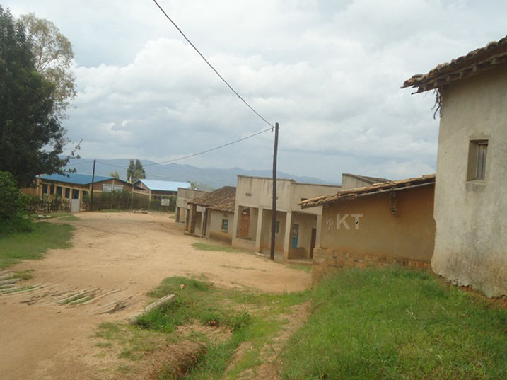 Bamaze igihe babona amapoto amanitse ariko nta muriro