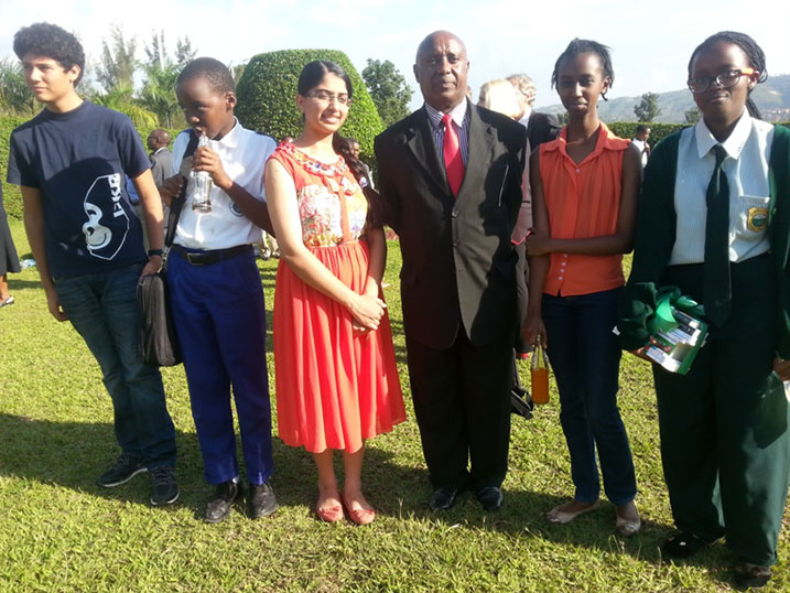 Bamwe mu bana bahawe ibihembo.