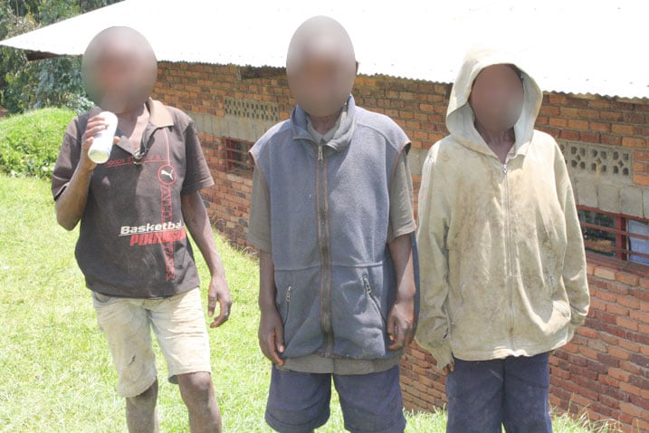 Bamwe mu bana bata amashuri bakajya gukoreshwa mu mirimo inyuranye.