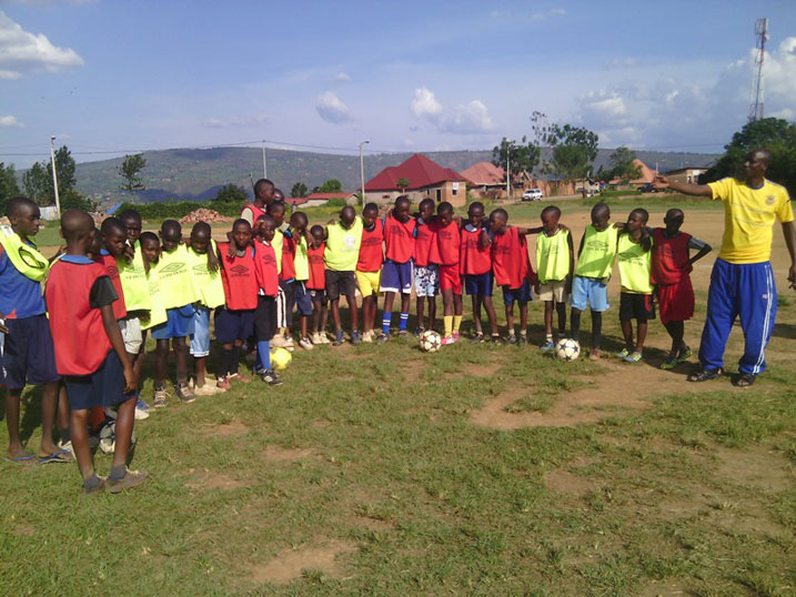 Bamwe mu bana batorezwa Football ku Ruyenzi mu Karere ka Kamonyi.
