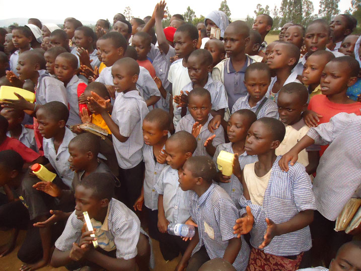 Bamwe mu bana ngo bata amashuri kubera imibanire itanoze y'ababyeyi ba bo.