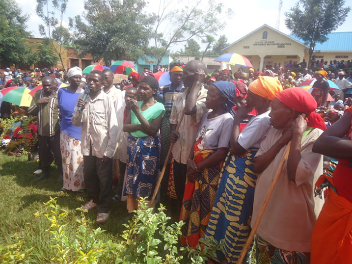 Bamwe mu baturage bagaragaza ibibazo by'akarengane bakorerwa n'abayobozi.