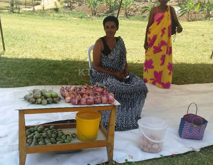 Bamwe barahinga ngo bakihaza mu biribwa.