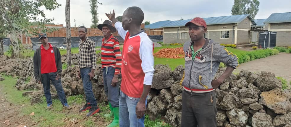 Bamwe mu babatse Maternité yo ku Kigo nderabuzima cya Karwasa basaba guhembwa amafaranga bakoreye