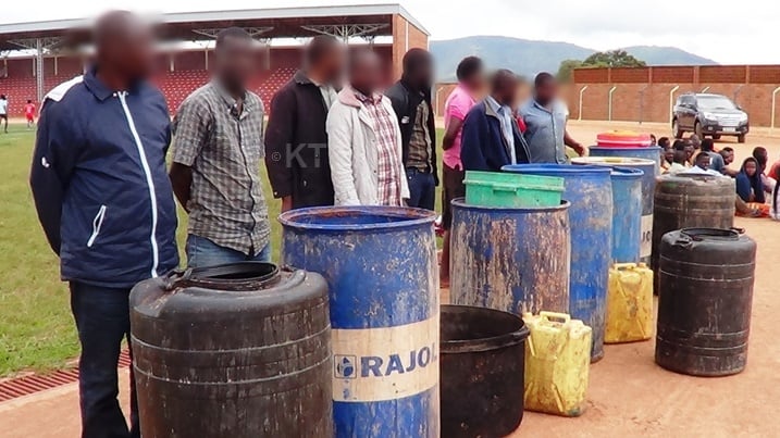 Bamwe mu bafatanywe inzoga zitemewe barabyemera abandi bakabihakana.