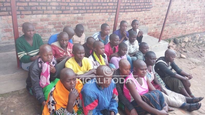 Bamwe mu bafatiwe mu bikorwa by'uburaya mu ngororero harimo n'abana bato.