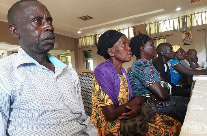 Bamwe mu bageze mu zabakuru bajya bagira igihe cyo kuganira ku buzima babayemo