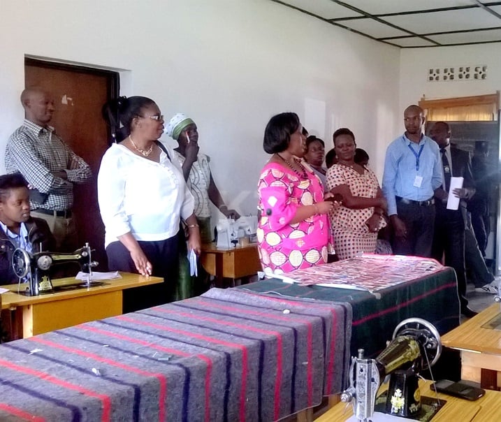 Bamwe mu bakobwa bakora umwuga wo kudoda basuye bagaraje ko babashije kwiteza imbere kandi bashimira ko ihame ry