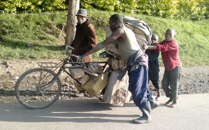 Bamwe mu bana bata ishuri bakirirwa bapagasa nk