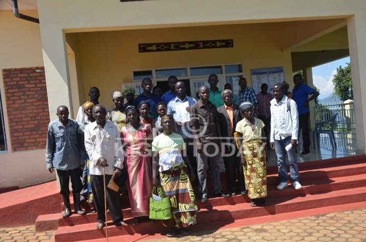 Bamwe mu baturage bo mu Kagari ka Ninzi barasaba akarere kugumana amafaranga kabagenera ku imitungo yabo yangijwe mu ikorwa ry'imihanda kakabasanira inzu.