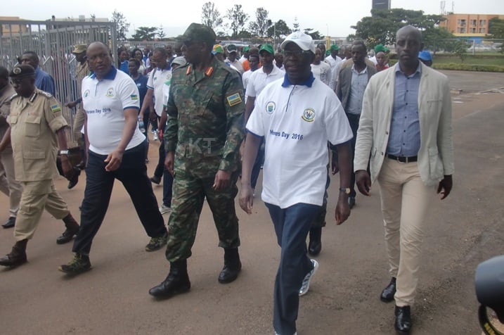 Bamwe mu bayobozi bakuru b'igihugu mu rugendo.
