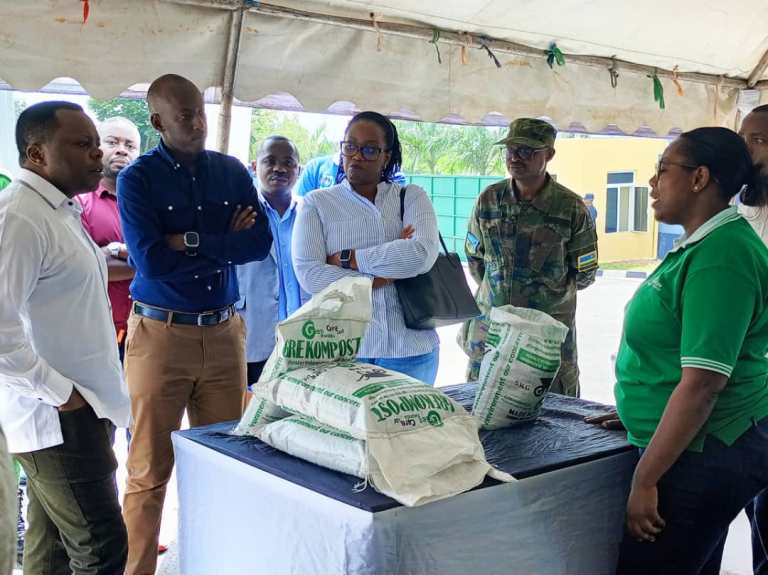 Bamwe mu rubyiruko bagaragaje imishinga bagezeho yahaye n'urundi rubyiruko akazi harimo abakora ifumbire y'imborera