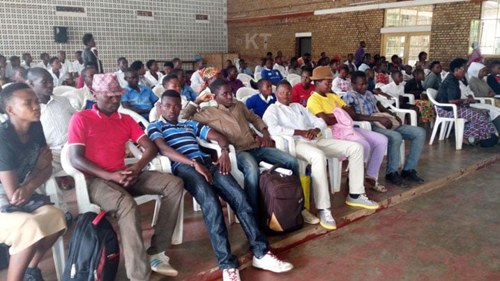 Urubyiruko ruri mu maclub arwanya Sida rusaba bagenzi barwo kutagwa mu mutego w