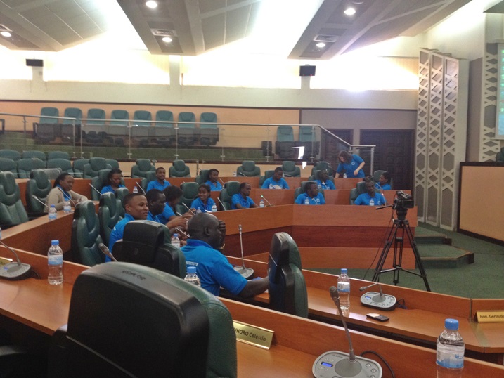 Uru rubyiruko rwanahawe umwanya wo kubaza ibibazo bitandukanye ku bijyanye n'imiyoborere mu Rwanda.