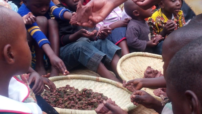 Abana bagaburiwe ibiryo birimo umutsima