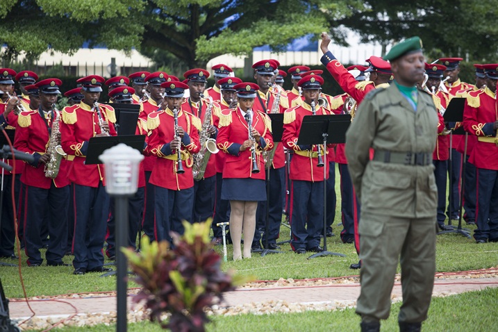 Bande y'umuziki ya gisirikare yari muri uyu muhango.