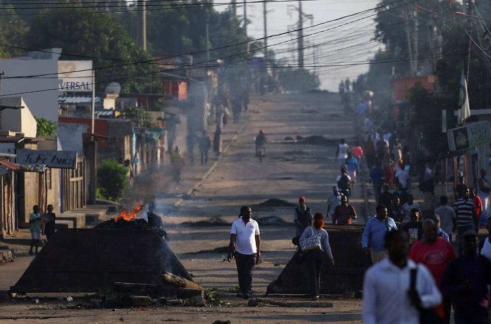 Bangiza ibikorwa remezo bagasahura amaduka
