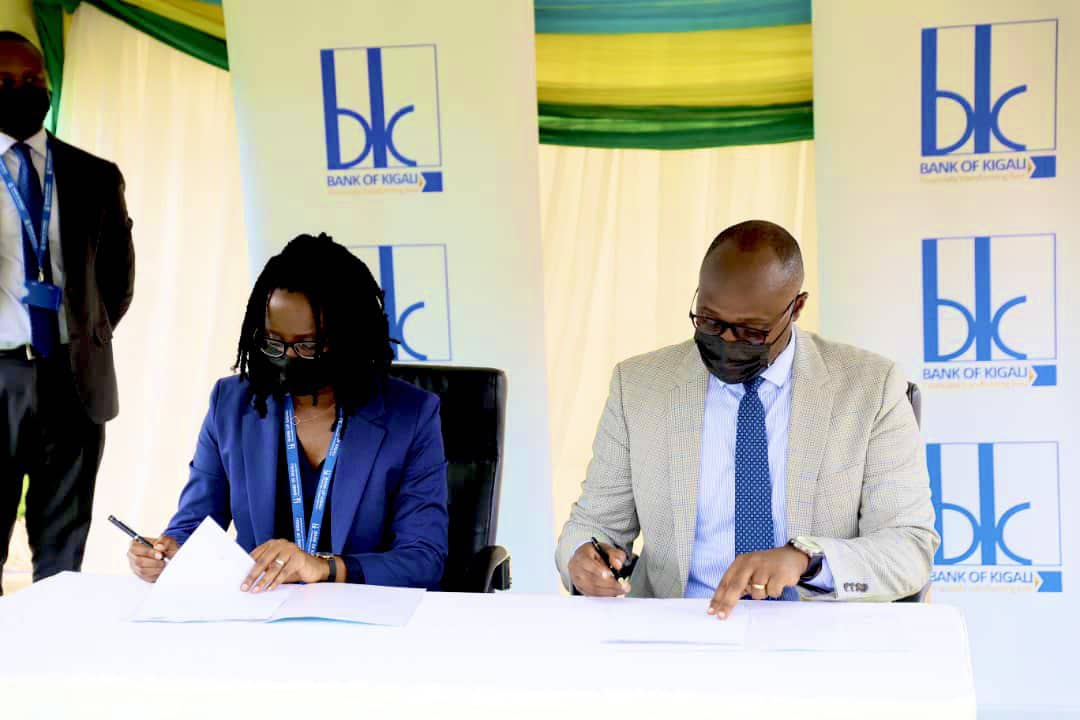 Umujyi wa Kigali wagiranye amasezerano na BK yo kubakira abaturage inzu zigezweho