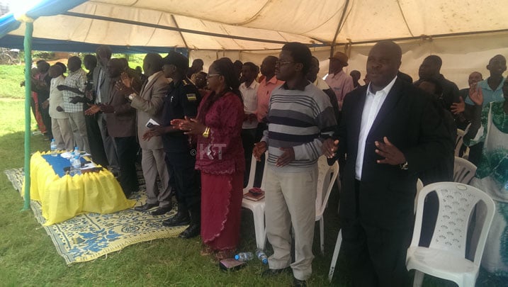 Banyujijemo bararirimba bishimira uko Abanyarwanda babanye neza.