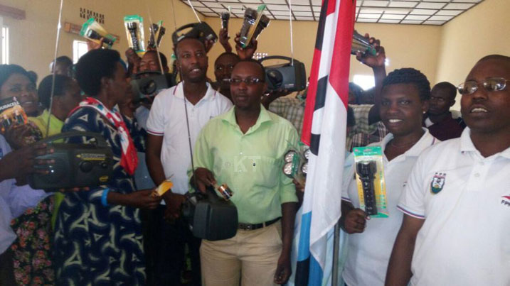 FPR mu Murenge wa Byimana muri Ruhango yahembye abakuru b'imidugudu bujuje inshingano zabo neza.
