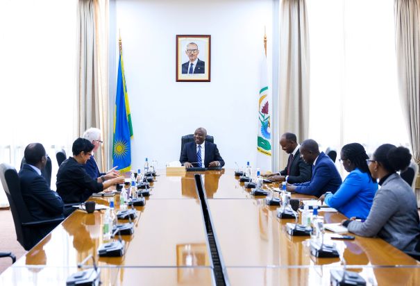 Minisitiri w'Intebe Dr. Edouard Ngirente, yakiriye Peter Sands