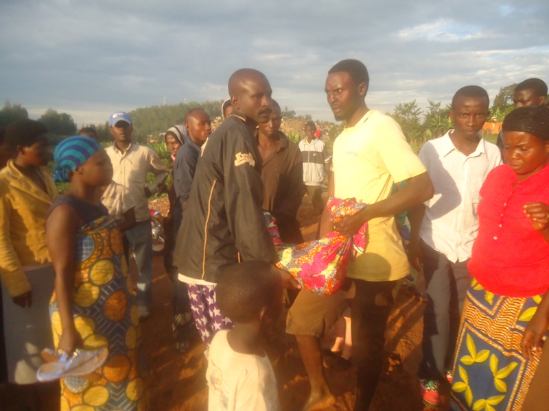 Abaturage bari mu gahinda kenshi naho nyina wa Ngabonziza we yahise ahungabana.