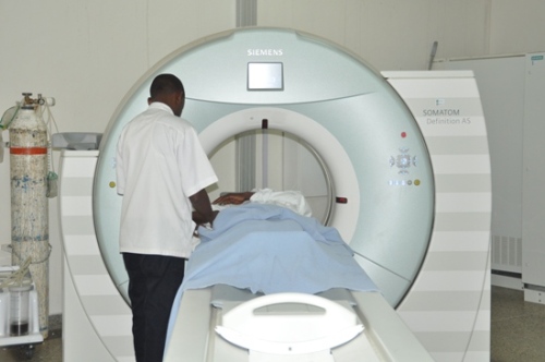 Scanner ni icyuma ibitaro bya CHUK byahawe gifasha gutahura indwara ku muntu ukinyujijwemo.