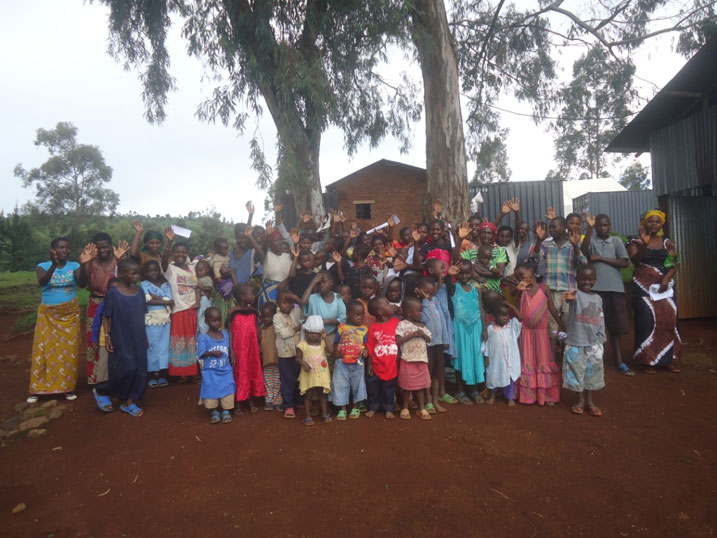 Aba Banyarwanda batahutse tariki 25/11/2014 bishimiye ko bageze mu gihugu cyabo.