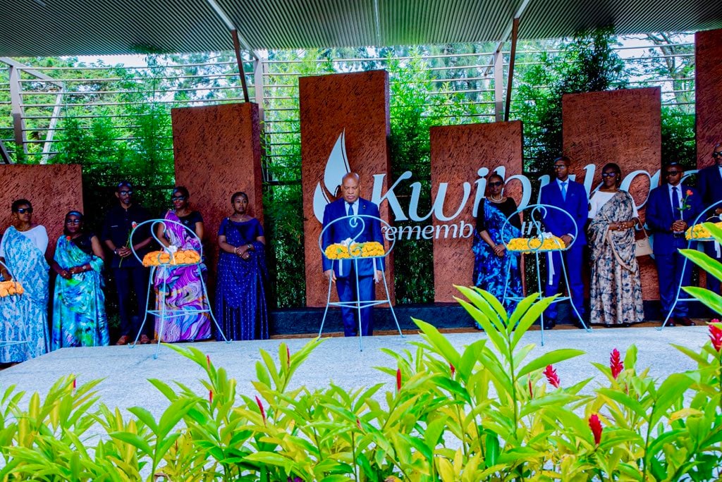 Bashyize indabo ku rwibutso rwa Kigali