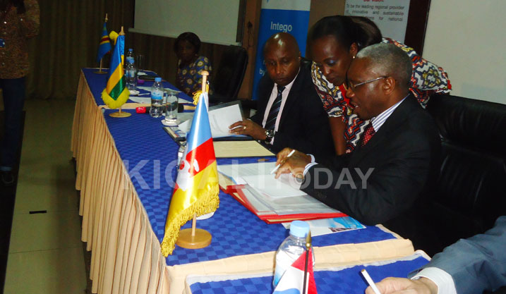 Basinya amasezezerano yitabiriwe n'abahagarariye u Rwanda, Kongo Kinshasa n'u Burundi.