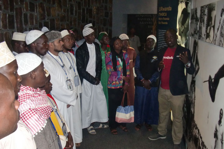 Berekwa banasobanurirwa amateka ya Jenoside yakorewe Abatutsi.