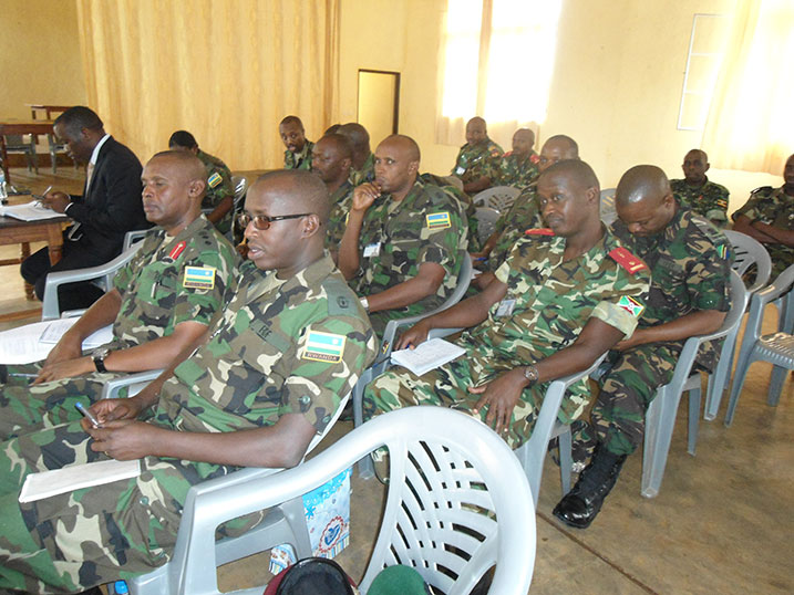 Basobanuriwe uko amashanyarazi ari kwegerezwa abaturage.
