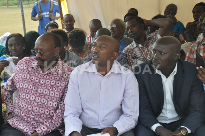 Intumwa za rubanda zari zigizwe na Hon. Mudidi na Hon. Eugene Barikana bateze amatwi abaturage.