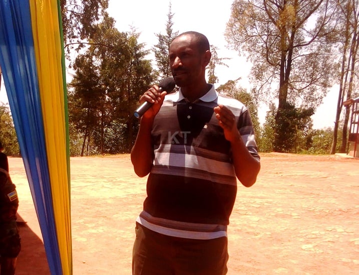 Bazatoha asaba abaturage kutagira impungenge igihe izi ndege zizatangira kuguruka mu kirere cyabo.