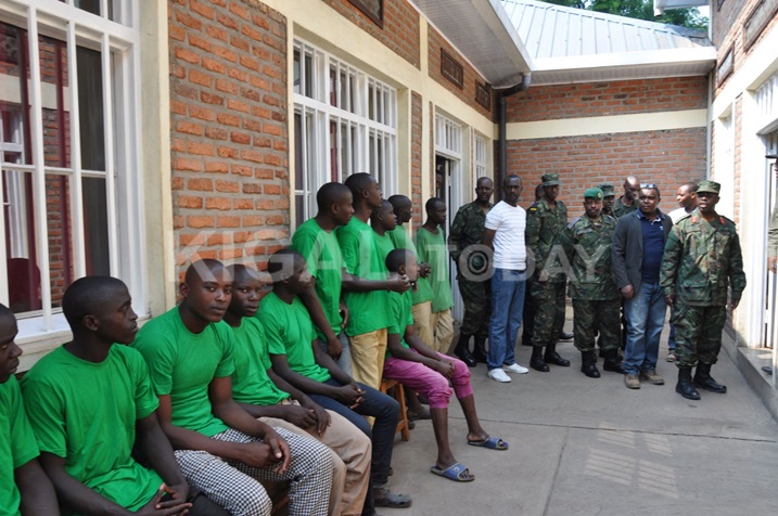 Ingabo z'u Rwanda nizo zari zafashe iya mbere mu guha serivisi z'ubuvuzi uru rubyiruko.
