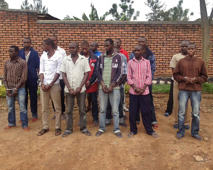 Benshi muri aba bagabo barimo abashoferi biyemerera icyaha bakanagisabira imbabazi.