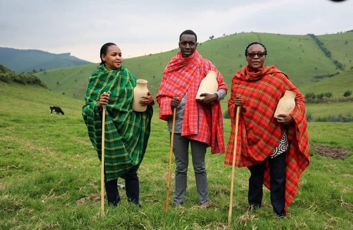 Uhereye ibumoso, Minisitiri Mbabazi, Ngabo Karegeya na Meya wa Nyabihu Mukandayisenga 