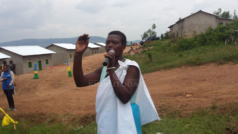 Bihoyiki arashimira abamukuye mu nzitiramubu bakamwubakira inzu 