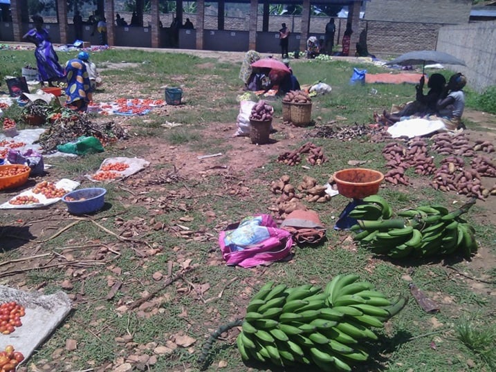 Bimuwe mu isoko aho bageze baabura abakiriya.
