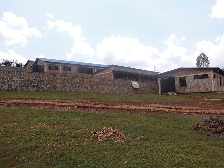 Bimwe mu bigo by'amashuri nabyo nta bibuga bigira.